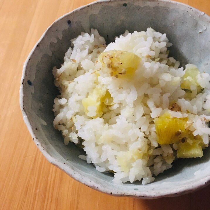 毎秋の我が家の定番。素朴で美味しいさつまいもご飯。